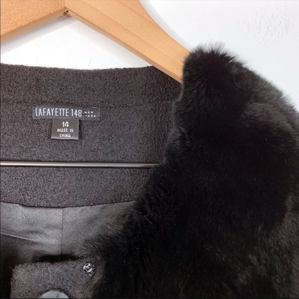 Women's Black Sleeveless Coat - Picture 7 of 8